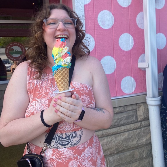 Meet your Posher, Suzy - Picture 2 of 4